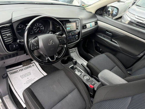 2016 Mitsubishi Outlander SE