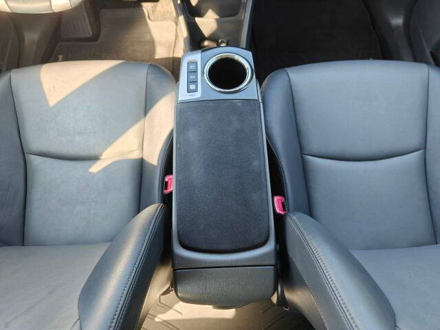 2013 Toyota Prius v Five