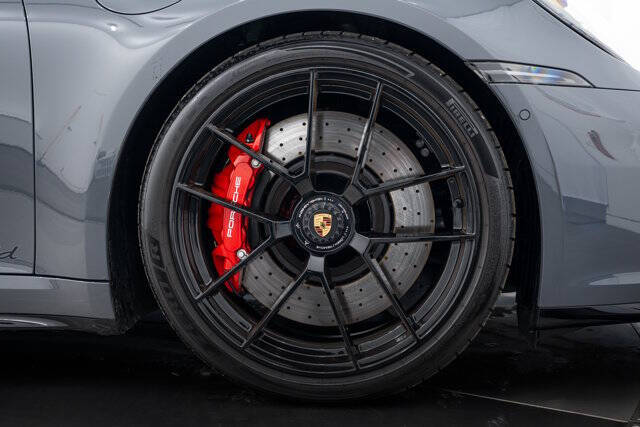 2025 Porsche 911 Carrera 4 GTS