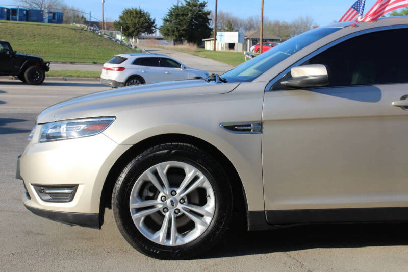 2017 Ford Taurus SEL