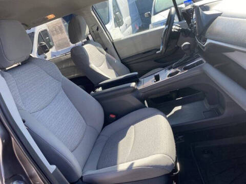 2022 Toyota Sienna LE 8-Passenger