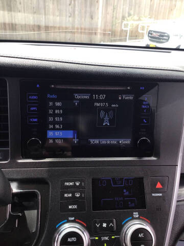 2016 Toyota Sienna SE Premium 8-Passenger