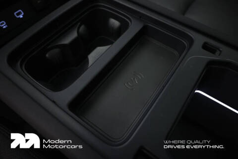 2023 Land Rover Defender 130 X-Dynamic SE