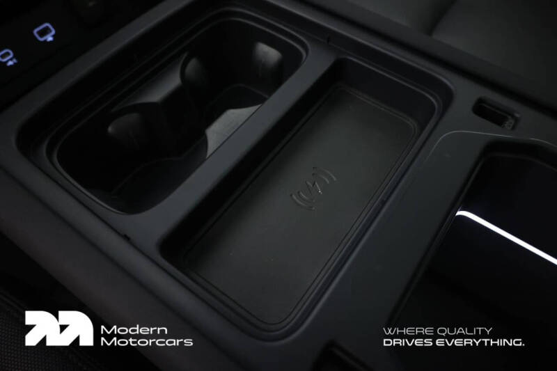 2023 Land Rover Defender 130 X-Dynamic SE