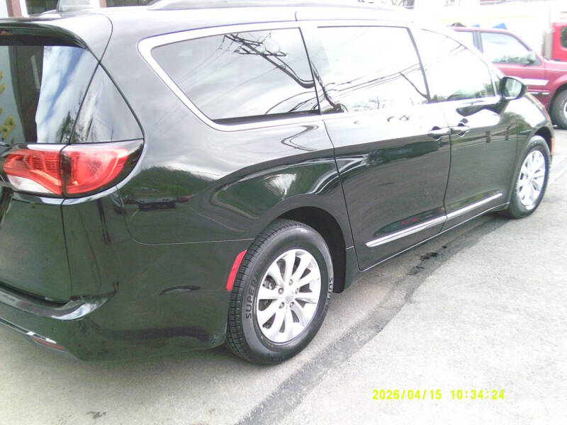2017 Chrysler Pacifica Touring Plus