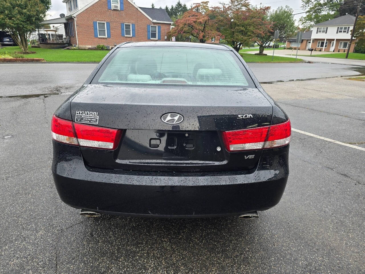 2006 Hyundai SONATA for sale at QUEENSGATE AUTO SALES in York, PA