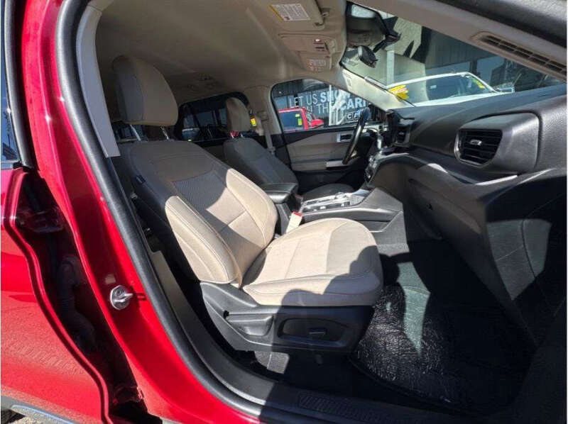 2023 Ford Explorer XLT - Photo 9