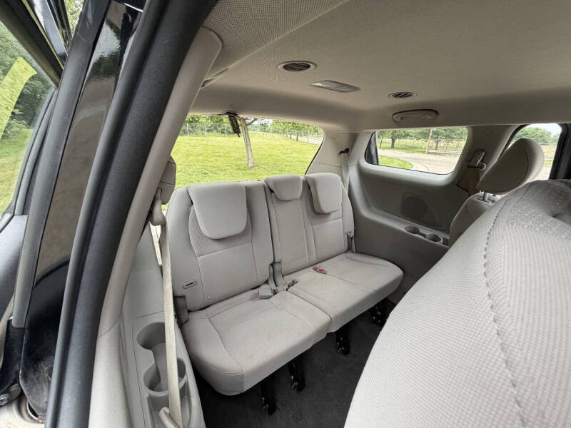 2016 Kia Sedona L