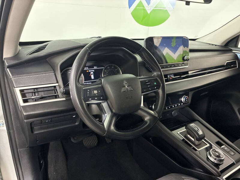 2022 Mitsubishi Outlander SE