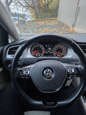 2016 Volkswagen Golf TSI S