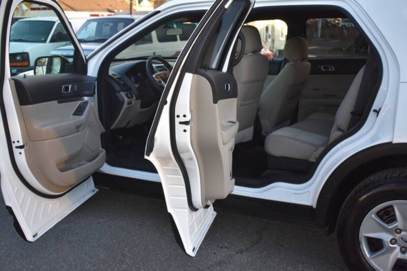 2014 Ford Explorer Base photo 35