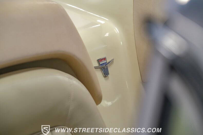 1962 Ford Thunderbird