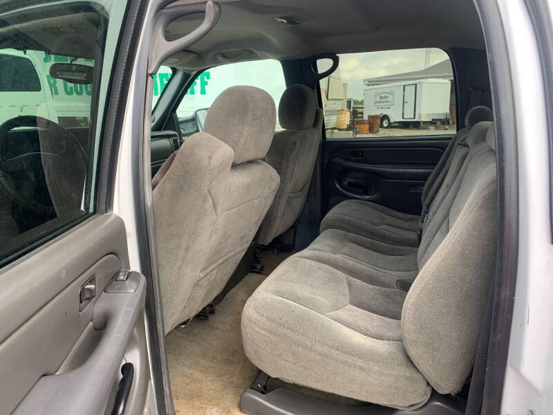 2004 Chevrolet Silverado 3500 LS photo 12