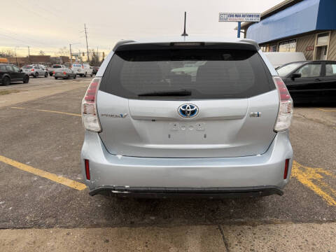 2015 Toyota Prius v Two