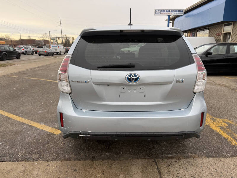 2015 Toyota Prius v Two