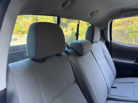 2017 Toyota Tacoma SR