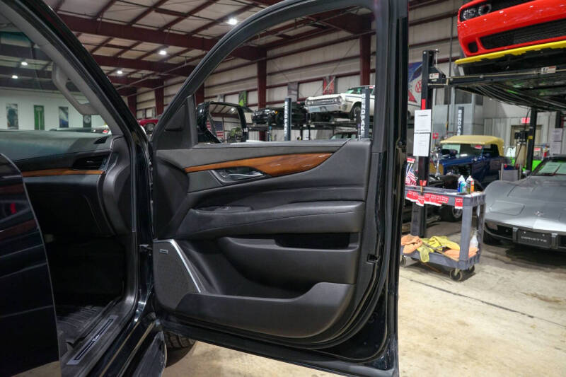2018 Cadillac Escalade ESV Luxury