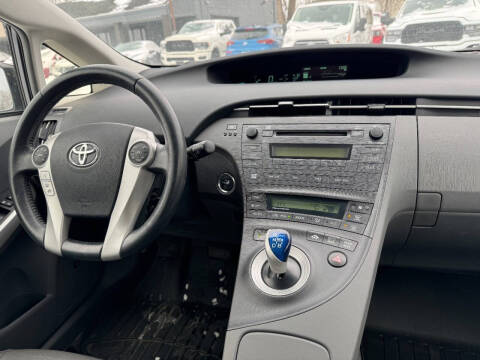 2010 Toyota Prius III