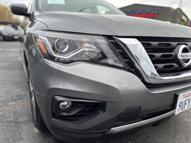 2020 Nissan Pathfinder SV