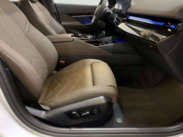2025 BMW 5 Series 530i