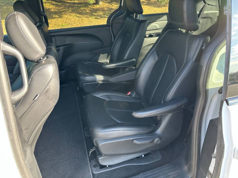 2022 Chrysler Pacifica Hybrid Touring L