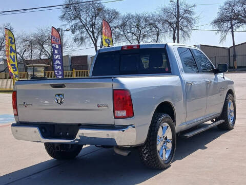 2017 RAM 1500 SLT