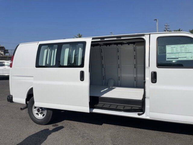 2025 GMC Savana 2500