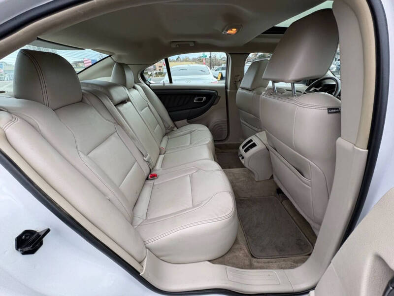 2011 Ford Taurus SEL