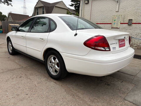 2005 Ford Taurus SE