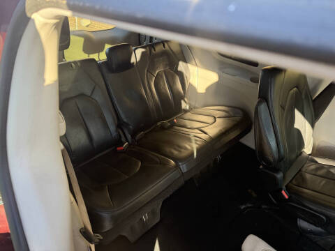 2017 Chrysler Pacifica Touring-L