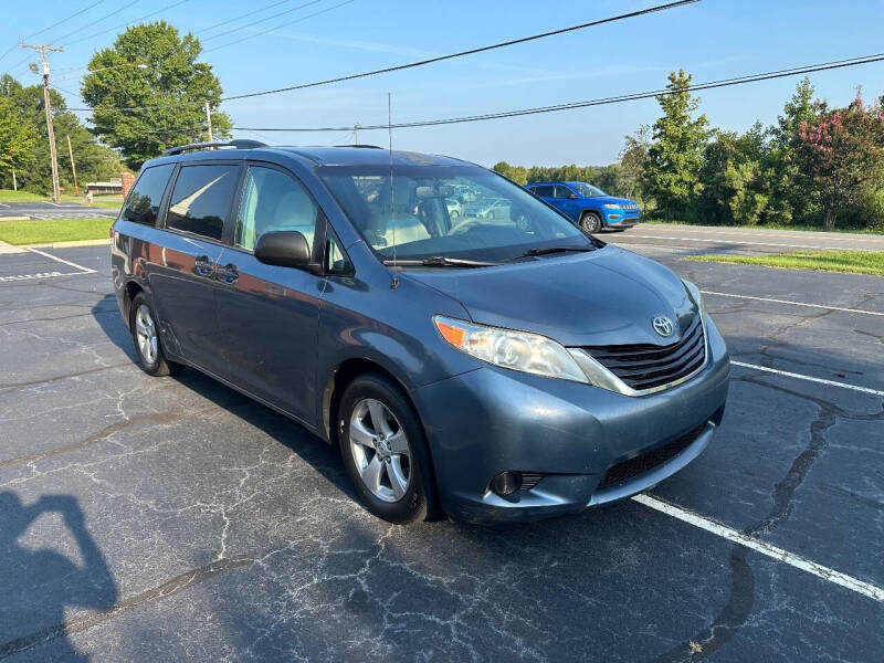 2013 Toyota Sienna LE 8-Passenger