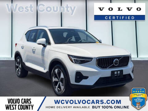 2025 Volvo XC40 B5 Plus Bright Theme Photo