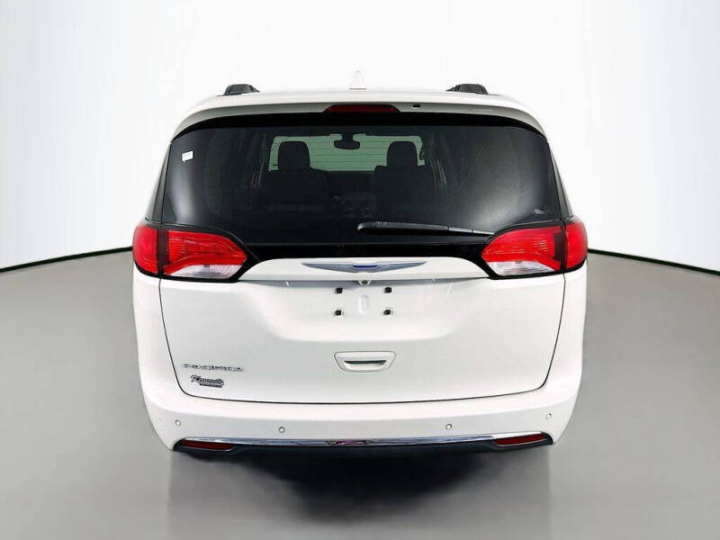 2017 Chrysler Pacifica Touring-L