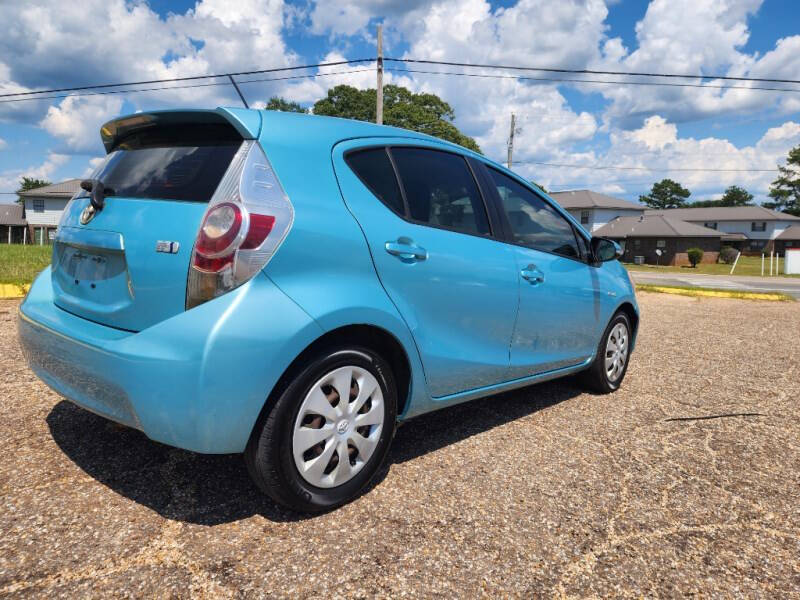 2013 Toyota Prius c null photo 10