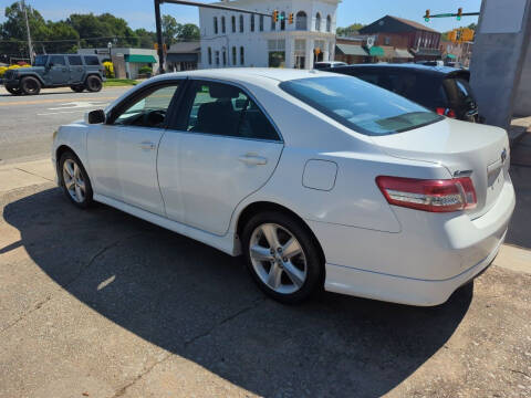 2011 Toyota Camry for sale at ROBINSON AUTO BROKERS in Dallas NC