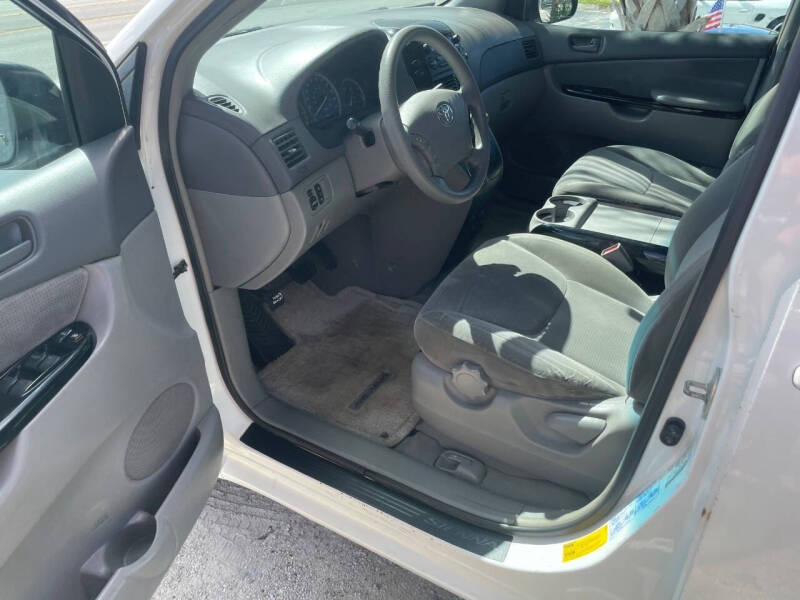 2004 Toyota Sienna CE 7 Passenger
