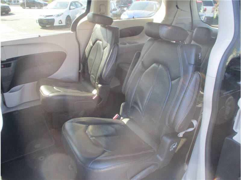 2022 Chrysler Pacifica Touring L