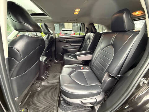 2022 Toyota Highlander Hybrid XLE