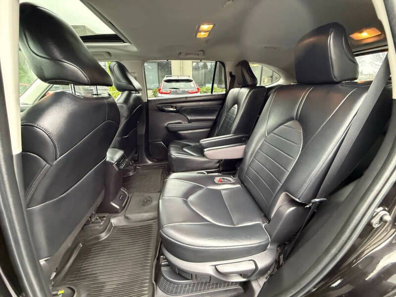 2022 Toyota Highlander Hybrid XLE