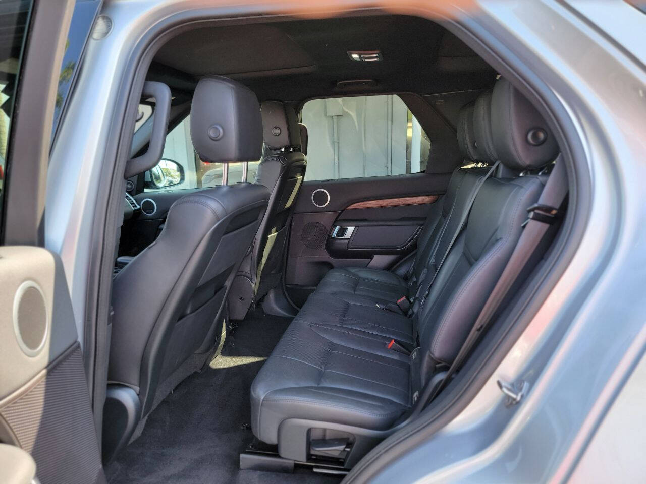 2017 Land Rover Discovery  - $29,900