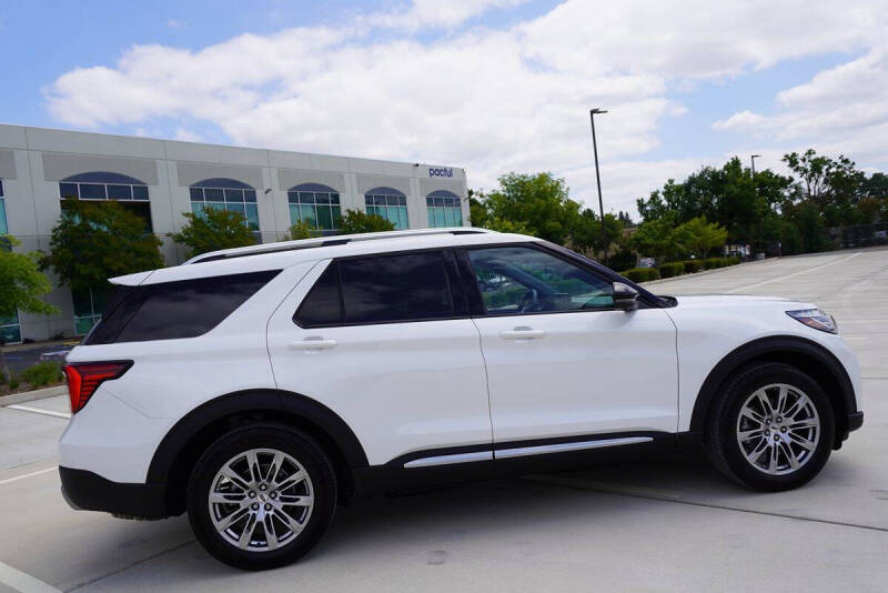 2025 Ford Explorer Platinum