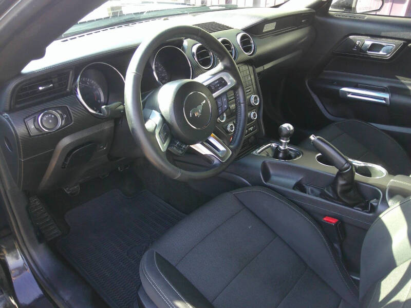 2017 Ford Mustang V6