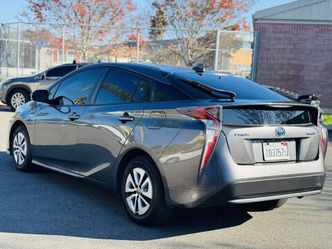 2016 Toyota Prius Three