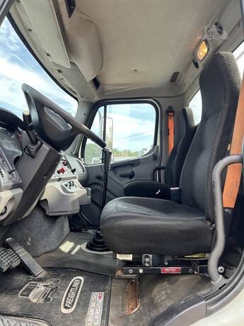 2013 Freightliner Business class M2