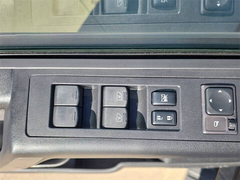 2012 Nissan Titan SV