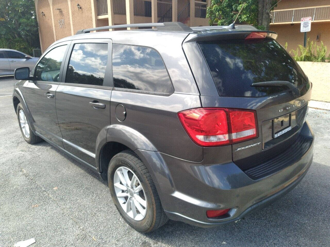 2014 Dodge Journey  - $10,999
