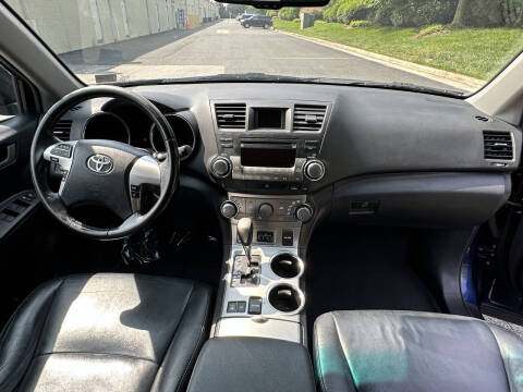 2011 Toyota Highlander SE