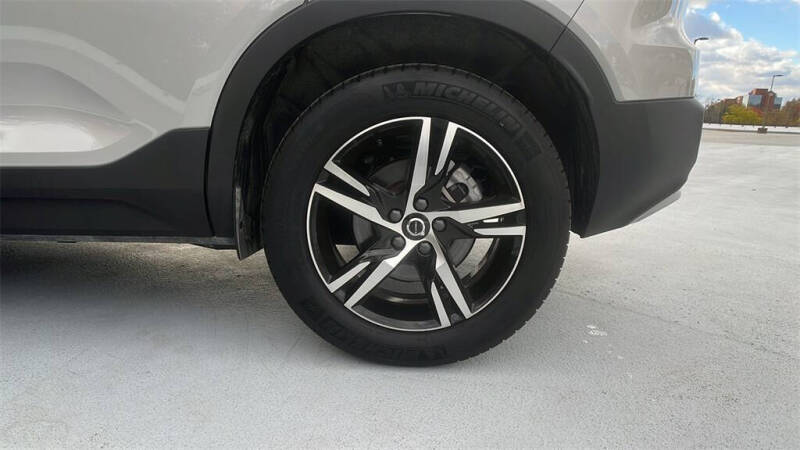 2025 Volvo XC40 B5 Core Bright Theme