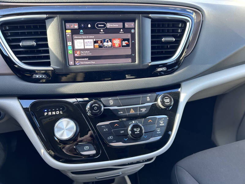 2023 Chrysler Voyager LX