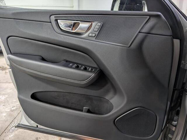 2025 Volvo XC60 B5 Plus Dark Theme